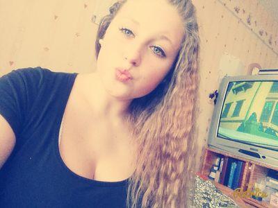 lena_xox123's profile picture. 