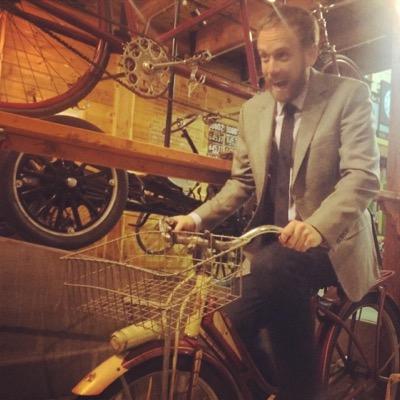 Former internet marketing professional turned creative recruiter.