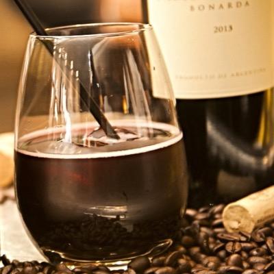 Te invitamos a que descubras un modo distinto de consumir vino. Recetas y eventos en bodegas para que disfrutes el vino desde otro lugar.