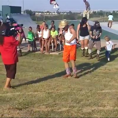 Follow @Knucklesrap , like his verified FB https://t.co/ljF9RKOHDw and Check out his new music video Cowboy Boots and Shorts! https://t.co/RNsDEgFaFX