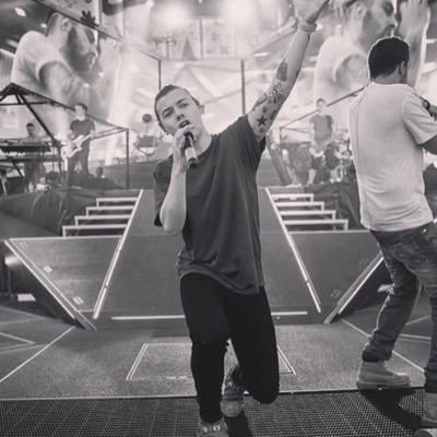 follow @jaureguisxxvll she follows back plus she gave you this free follow:)