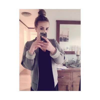 x_hill's profile picture. ✌