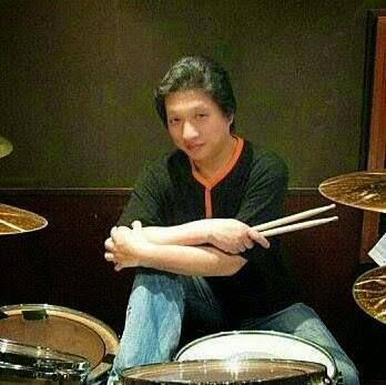 ayongba8's profile picture. 我是一位沾滿塵埃的鼓手。秋雨洗淨一身的滄桑。獨留優雅為另一個春天萌芽。