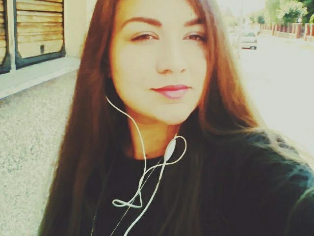 KlaudiaKelemen9's profile picture. Huge book lover
Headphones on
History underground