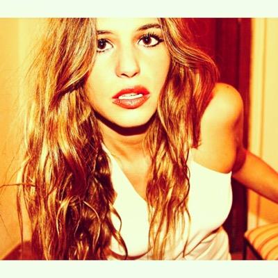 Estudiante de medicina en la UCO. Cordobesa, 19. Amante de mis viseños. Luchar por lo que deseas como ley de vida: aquello que valga la pena, nunca será fácil.