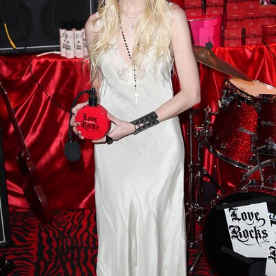 Tweets with replies by... Taylor Momsen Twitter