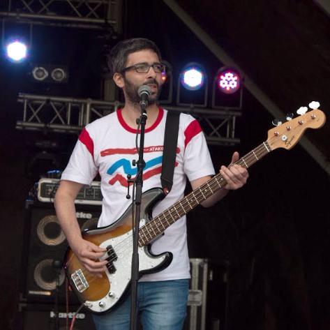 🎻Toco el bajo y escribo canciones @LosBonsais 🌲🌲 @ElefantRecords Editor de @Temporalzine 📖 A veces hago música electrónica @xelarxelau #madferit