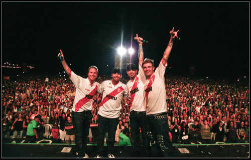 Somos el Club Oficial de Backstreetboys en Perù . Síguenos en @bsbperu / http://t.co/IrulQ8JftR - fb/bsbperu