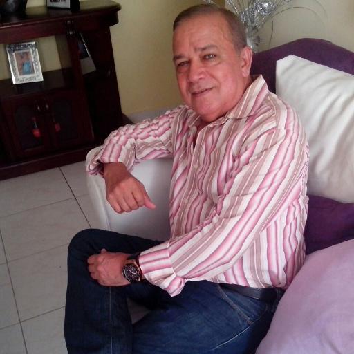 Buen Padre, Buen Amigo, Soltero, Lector de Buen Libro,Empresario y Sobre Todo Político, Esa Es Mi Verdadera Pasión. Sígueme y te Sigo.