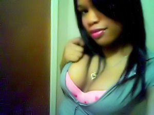 ladydaro's profile picture. hi school senior . 18 . taken .