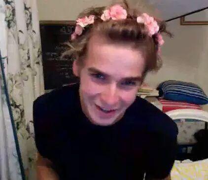 // FOLLOW @suggsvnday BC SHE GAVE YOU THIS FREE FOLLOW, DON'T FOLLOW THIS ACC //