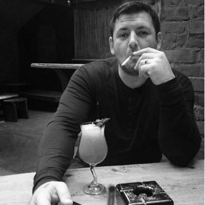 Husband,Father, Barman and fan of a cheese N Onion sandwich