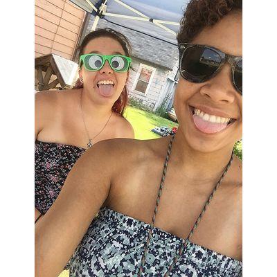 If you haven't figured this out yet well you are behind but I'm gay. My bestfriend is so freaking cute I love her❤