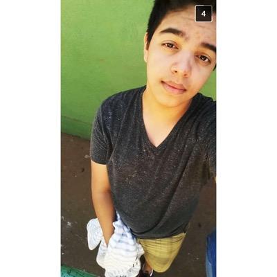 Deus acima de todo Lovatic JB swang tenho um canal no youtube vai la e canal dos três e se inscreva