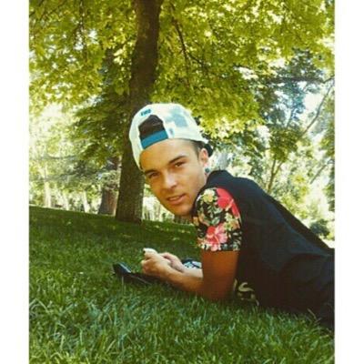 maario97_'s profile picture. Confiando poco en todo porque todo casi siempre falla.                     Instagram: maario97_