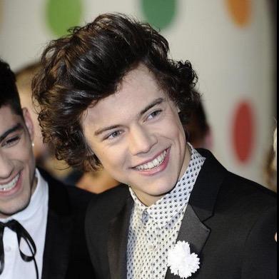 zaynisensitive's profile picture. https://t.co/yJqBwguL29