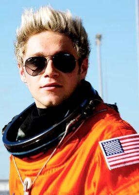 @NiallOfficial I can't express how happy I am that someone like niall exists he spreads so much joy everywhere