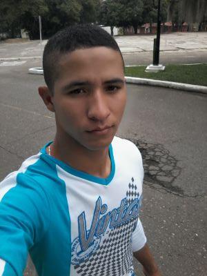MI FELISIDA ES LA MUSICA Y TD LO AUE RODEA EN LA VIDA LOS VUENOS AMIGOS