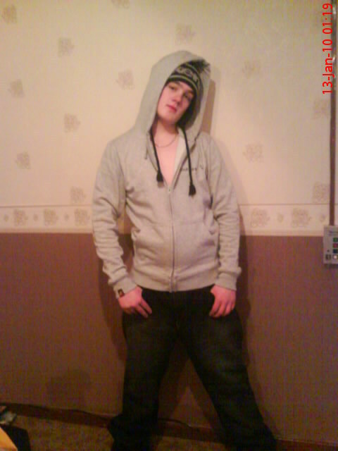 am 5 ft 7 am 17 and i go 2 college doing bricklaying and the gym And i love goin out 2 get pissed and have fun