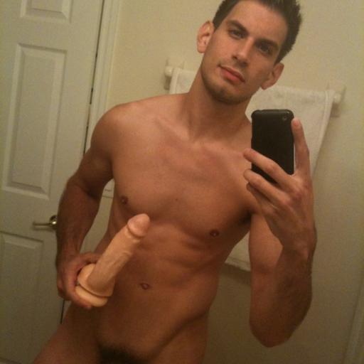 Hey, I'm Larry, 24 yo, gay and I do Video Chat for free http://t.co/1nGQ9QnizQ Register and watch me how I do Anal, Oral, Masturbate, Fetish. I love toys.