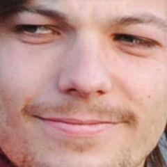 nousa to me tremeno 1poko aqi pq lembrei q larry eh real