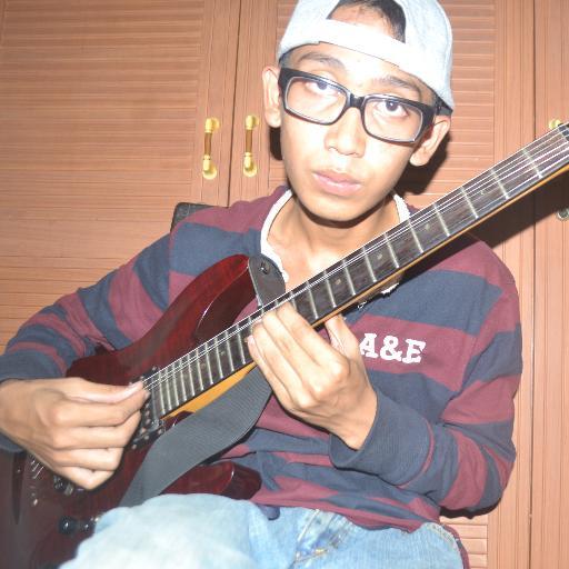 hai kenalin nama gw Dinan |hoby gw fotografi,ngecapruk,ngoprek motor,main gitar|gw suka makan nasi padang sama martabak|