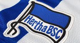 Von der Spree bis an den Rhein, das ist bekannt,
zieht sich ein blau-weißes Band.

Es steht für Hertha und den Karlsruher SC,
eine Freundschaft die nie vergeht!