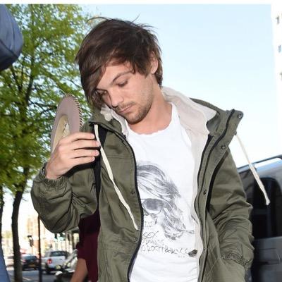 free follow from @OUR1DGANG she gave you this free follow, follow her and she will follow back!