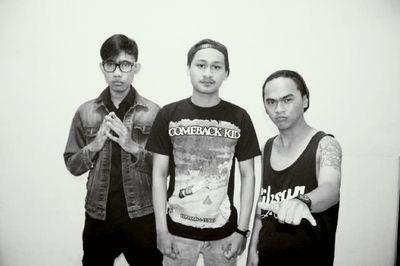 @tegar_ariantara @arrofifirdaus @baim_alexandria||pop-punk||since 2014||CP: 089666904515|| veliaband@yahoo.com