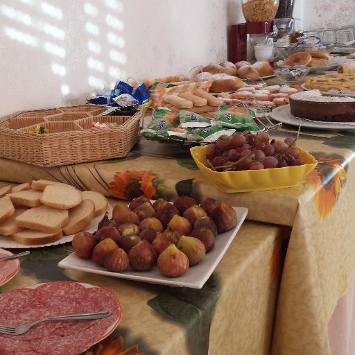 Tutte le camere con bagno privato, clima, frigo, a 300 metri dalla spiaggia a 30 min. da Olbia. h
Ho un'agriturismo a Posada si chiama Agriturismo Irghitula