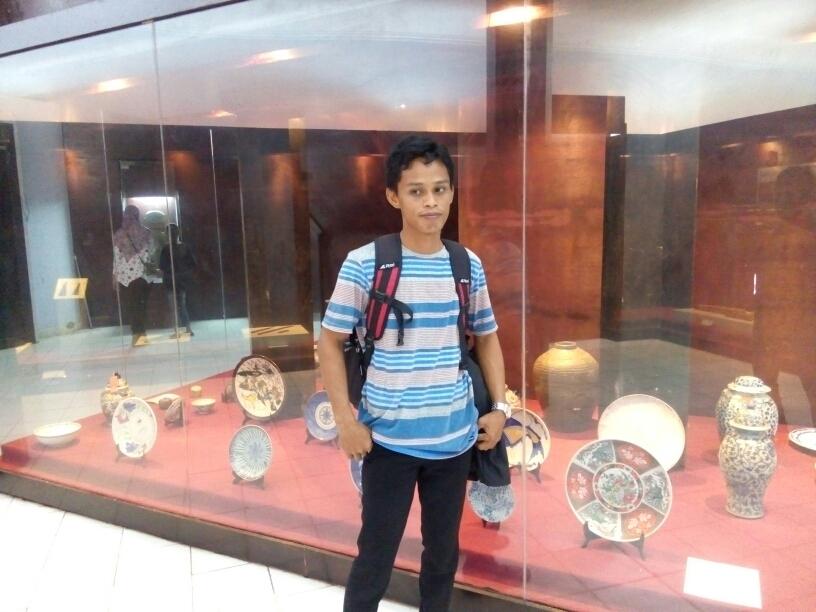 u_ccil's profile picture. piss