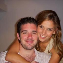 Run an online marketing agency with my man, always looking to team up and share information.