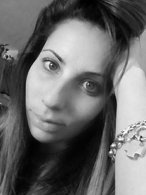 carlaicely's profile picture. 