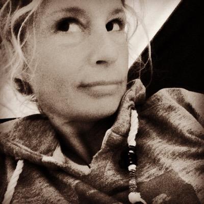 PUUREveline's profile picture. Huppelt graag l Onvoorwaardelijke ♥ l kindertherapeut | tikkie anders kijken l neemt kinderen zeer serieus I therapiehond Keet l op krokodillenjacht