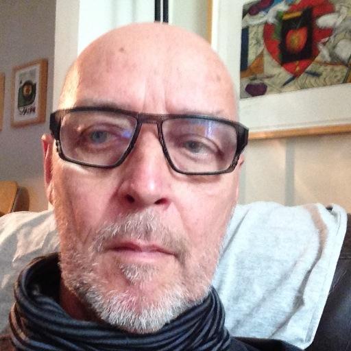 Communicateur, entrepreneur social depuis 25 ans, marcheur, coureur et boxeur, bouffe végétalienne, agriculture urbaine, cohabitat, développement durable...