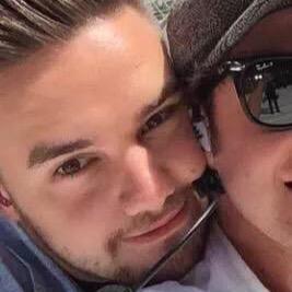 Hi you're beautiful! Follow @1DfuckingFeels for this free follow ❤️ ily