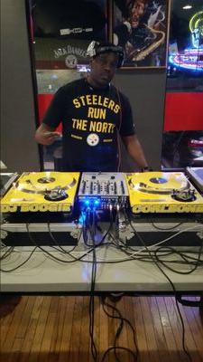 @24Scientist #Djs World Wide.../
IHEART RADIO/MAJIC 104.9 STL
TUNEIN APP/103.7DA BEAT ROCKFORD IL. 24Scientist One Way Prod. Djs
