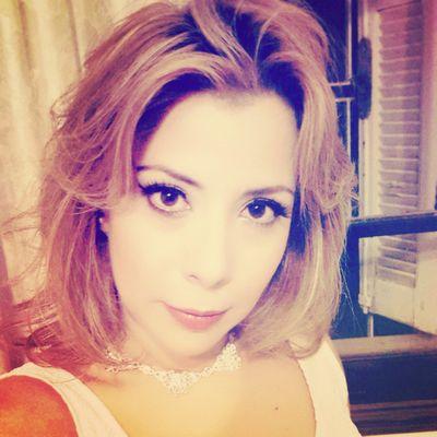 AbirBenDlala's profile picture. Bout de femme..solaire et crépusculaire. Fille d'un instituteur. Grandit dans les livres et couloirs d'écoles. Se nourrit de la TENDRESSE INFINIE de son père.