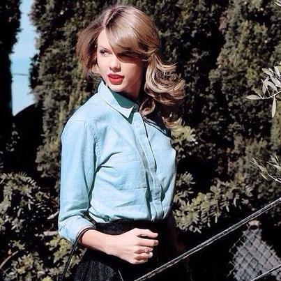 mary / 17 / love obsessing over stuffs, chatting with strangers & TAYLOR ALISON SWIFT.