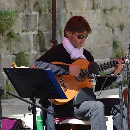 danny_serr_'s profile picture. Musico profesional, tocando las notas de mi propia banda sonora