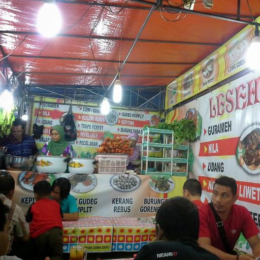 Bukan sekedar lesehan. Sebuah cerita tentang kita #Lesehan #PerjuanganHidup #Malioboro