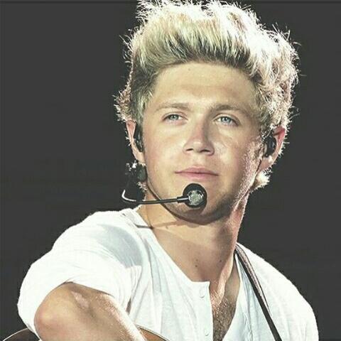 Love One Direction and 5SOS follow me and i follow back i promise :)