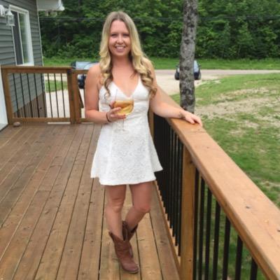 Caitlingrose93's profile picture. 