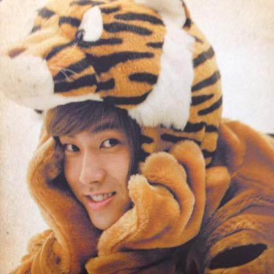 v3wz2aXzzk49DxH's profile picture. 