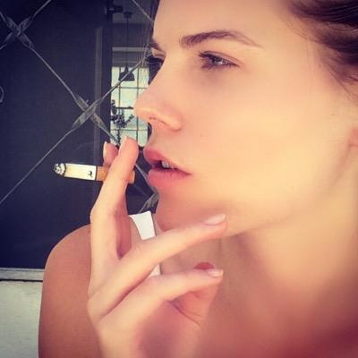 emmarpgmurderer's profile picture. bonne vivante, amatrice de b*te et de peinture