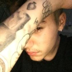 justinrpgwft's profile picture. quand jvois tes hanches j'ai l'imagination de Luc Besson.