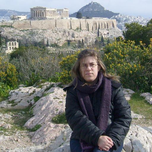 Professeur documentaliste dans l'académie de Versailles. Lectrice de YA, manga et comics.
