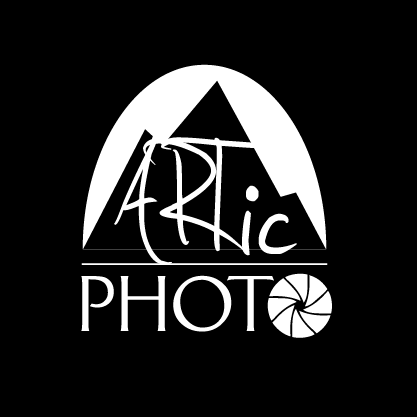 Somos una empresa joven y con experiencia donde buscamos revelar la esencia de las historias de una forma sencilla a través de la fotografía.