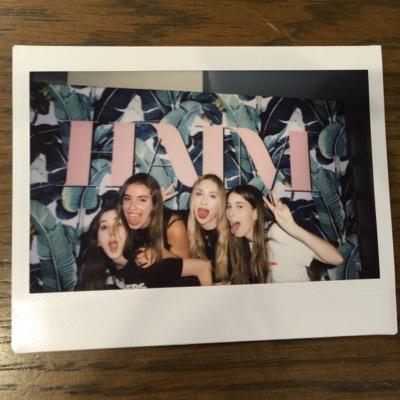 Born in 1999. Taylor and HAIM are my main baes. I've been blessed enough to attend Taylor's show in Rio, the RED Tour in London and the 1989 Tour in LA. XXX