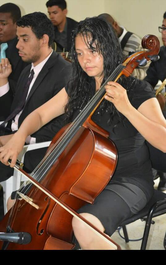 Amigable, emprendedora y soñadora. Soy cantante, profesora de química y violoncellista! Me encanta la buena música y viajar!